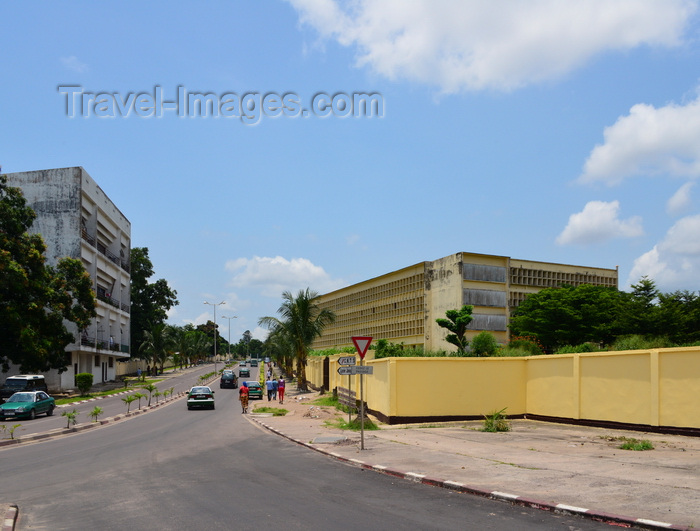 congo41: Brazzaville, Congo: Boulevard Denis Sassou Nguesso with Emery Patrice Lumumba highschool on the right (former collège Javouhey), Quartier Tchad - Lycée Emery Patrice Lumumba - photo by M.Torres - (c) Travel-Images.com - Stock Photography agency - Image Bank