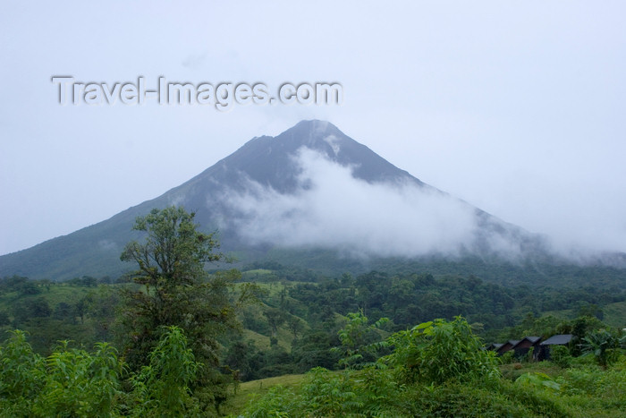 costa-rica4: Costa Rica - Volcan Arenal / Arenal Volcano and vegetation - photo by H.Olarte - (c) Travel-Images.com - Stock Photography agency - Image Bank