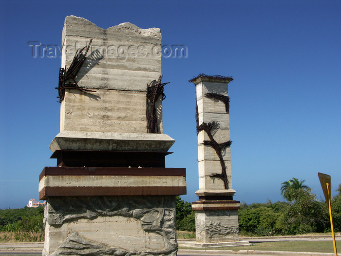 cuba104: Cuba - Holguín province - monuments to the revolution abound; this one done up in concrete and bent steel - photo by G.Friedman - (c) Travel-Images.com - Stock Photography agency - Image Bank