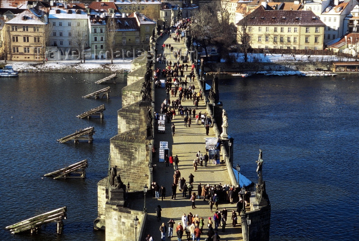 czech199: Czech Republic -  Prague: Charles Bridge and the Vltava - from above - Winter (photo by M.Gunselman) - (c) Travel-Images.com - Stock Photography agency - Image Bank