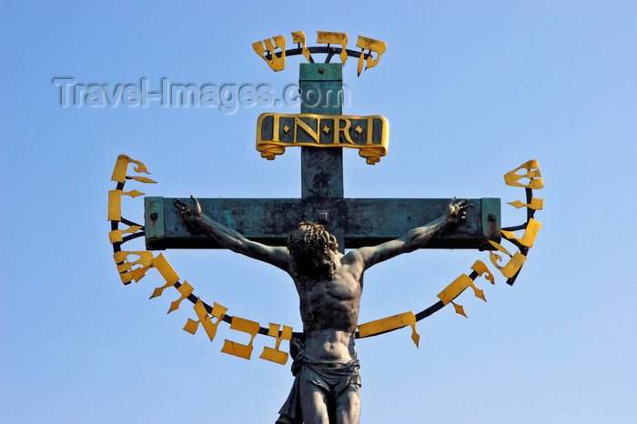 czech426: Crucifix on the Charles IV Bridge, Prague, Czech Republic - photo by H.Olarte - (c) Travel-Images.com - Stock Photography agency - Image Bank