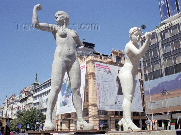 czech96: Czech Republic - Prague: girl power - statues on Wenceslas Square (photo by M.Bergsma) - (c) Travel-Images.com - Stock Photography agency - Image Bank