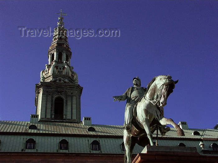 denmark8: Copenhagen: Statue of  King Frederik VII in front of parliament - Christiansborg Castle - sculptor Vilhelm Bissen - photo by G.Friedman - (c) Travel-Images.com - Stock Photography agency - Image Bank