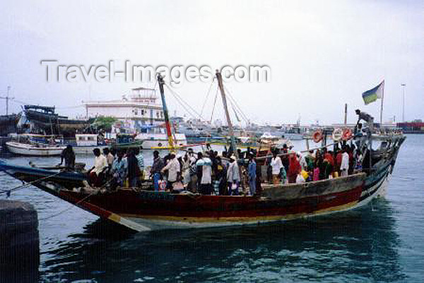 djibouti1: Djibouti: ferry by crowded boutre from the south shore to Tadjoura on the north shore of the bay - credits: photo © by B.Cloutier - (c) Travel-Images.com - Stock Photography agency - Image Bank