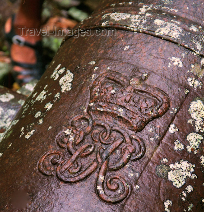 dominica6: Dominica - Royal monogram on a British cannon - photo by G.Frysinger - (c) Travel-Images.com - Stock Photography agency - Image Bank
