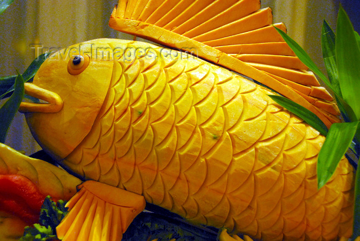 dominican138: Punta Cana, Dominican Republic: fish - fruit art at one of the All-inclusive hotels - Arena Gorda Beach - photo by M.Torres - (c) Travel-Images.com - Stock Photography agency - Image Bank
