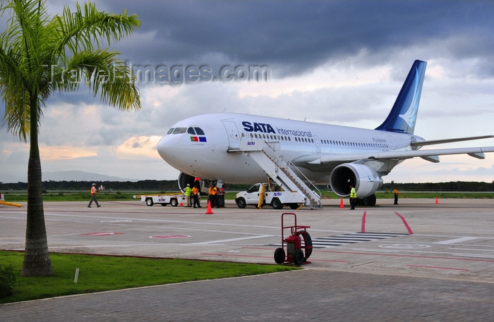 dominican279: El Catey, Samaná province, Dominican republic: SATA International Airbus A310-325(ET) CS-TKN (cn 624) - Macaronesia - airliner at Samaná El Catey International Airport - photo by M.Torres - (c) Travel-Images.com - Stock Photography agency - Image Bank