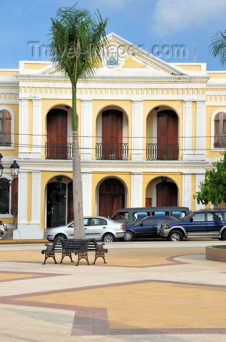 dominican312: Puerto Plata, Dominican republic: City Hall - Parque Central - Ayuntamiento - photo by M.Torres - (c) Travel-Images.com - Stock Photography agency - Image Bank