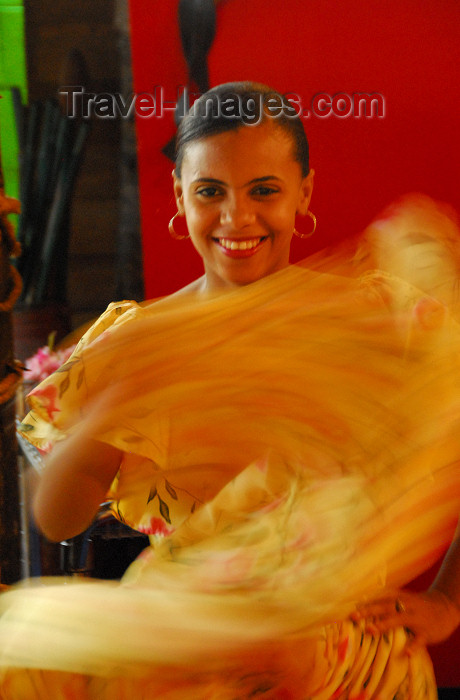 dominican94: Santo Domingo, Dominican Republic: Dominican dancer - photo by M.Torres - (c) Travel-Images.com - Stock Photography agency - Image Bank