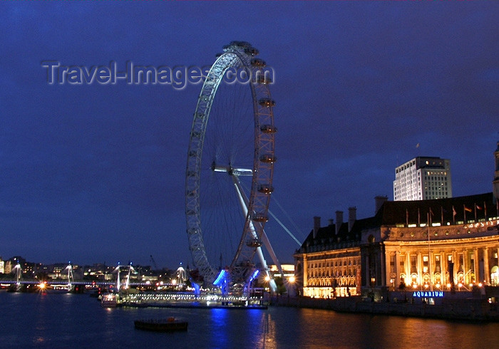 england159: London: British Airways London Eye and the old County Hall - Lambeth - at night - photo by K.White - (c) Travel-Images.com - Stock Photography agency - Image Bank
