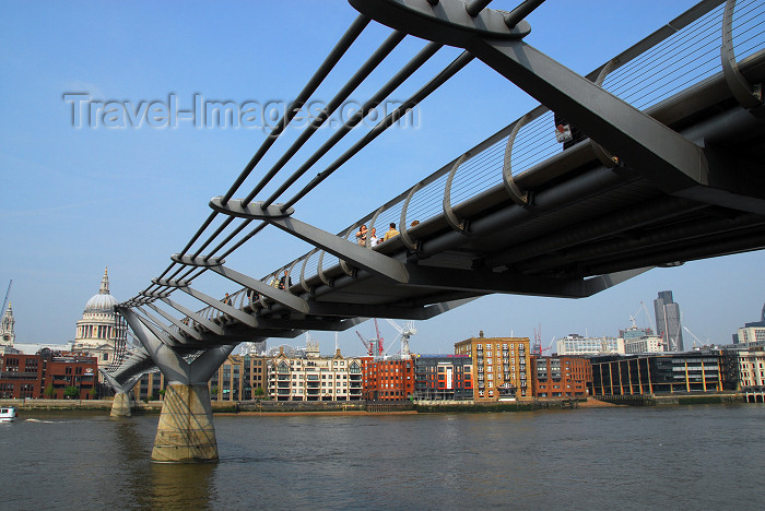 england160: London: Millenium bridge and St Pauls Cathedral - pedestrian steel suspension bridge crossing the River Thames - designed by Arup, Foster and Partners and Sir Anthony Caro - photo by M.Torres - (c) Travel-Images.com - Stock Photography agency - Image Bank