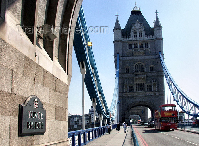 england165: London: crossing Tower bridge - photo by K.White - (c) Travel-Images.com - Stock Photography agency - Image Bank