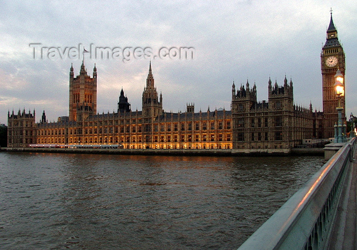 england173: London: Houses of Parliament - at dusk - from Westminster Bridge - photo by K.White - (c) Travel-Images.com - Stock Photography agency - Image Bank