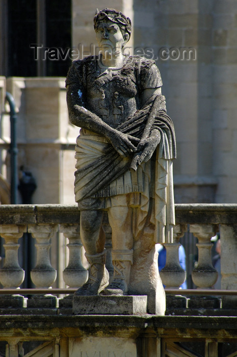 england368: England - Bath (Somerset county - Avon): Statue of a Roman man at the Roman Baths - photo by C. McEachern - (c) Travel-Images.com - Stock Photography agency - Image Bank
