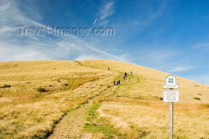 england610: Peak District, Derbyshire, England: trail and slope - Losehill Pike Ward's Piece - near Castleton - photo by I.Middleton - (c) Travel-Images.com - Stock Photography agency - Image Bank