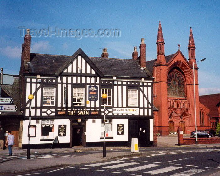 england63: Stockport, Greater Manchester, England: Church and pub / The Swan - English institutions - photo by Miguel Torres - (c) Travel-Images.com - Stock Photography agency - Image Bank