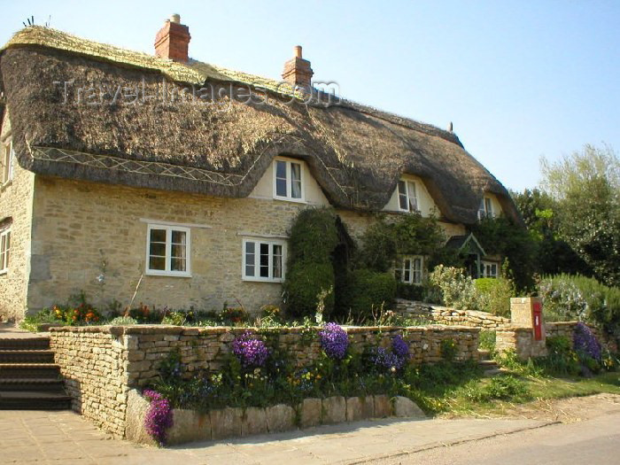 england82: Lacock (Wiltshire): an English cottage - photo by N.Clark - (c) Travel-Images.com - Stock Photography agency - Image Bank