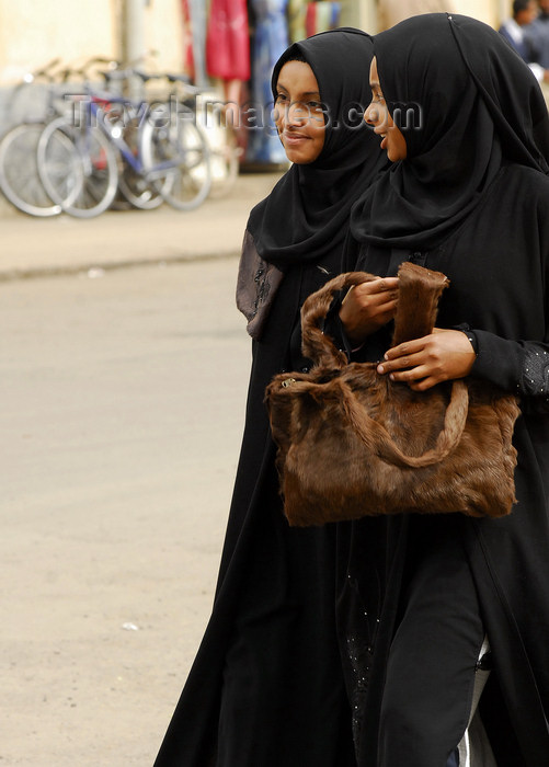 eritrea11: Eritrea - Asmara: black clad Muslim girls walking in the street - photo by E.Petitalot - (c) Travel-Images.com - Stock Photography agency - Image Bank