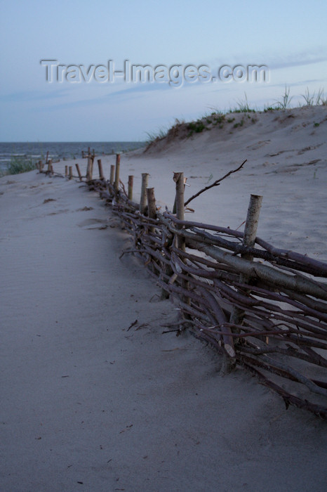 estonia153: Estonia - Parnu: Wattle Fence, Parnu Beach - photo by K.Hagen - (c) Travel-Images.com - Stock Photography agency - Image Bank