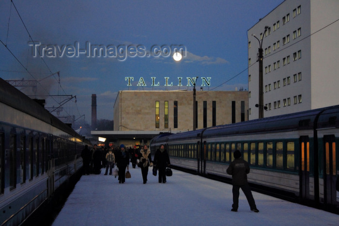 estonia177: Estonia - Tallinn - Train Station - trains, snow and moon - photo by K.Hagen - (c) Travel-Images.com - Stock Photography agency - Image Bank