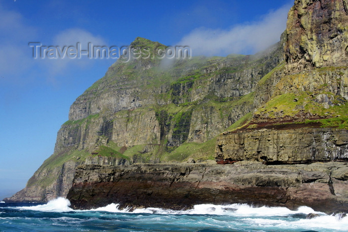 faeroe36: Mykines island, Faroes: tall cliffs along the coast of Mykines - photo by A.Ferrari - (c) Travel-Images.com - Stock Photography agency - Image Bank