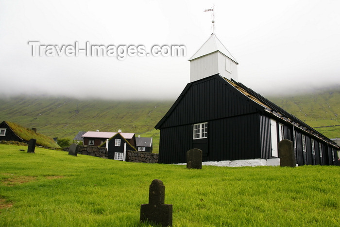 faeroe4: Norðragøta village, Norðragøta village, Eysturoy island, Faroes: the old wooden church in the centre of the village, built in 1833 - grave stones - photo by A.Ferrari - (c) Travel-Images.com - Stock Photography agency - Image Bank