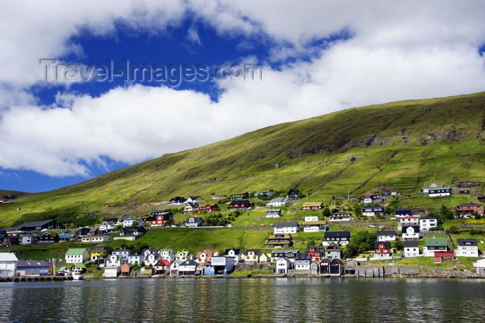 faeroe98: Vestmanna, Streymoy island, Faroes: waterfornt houses - photo by A.Ferrari - (c) Travel-Images.com - Stock Photography agency - Image Bank