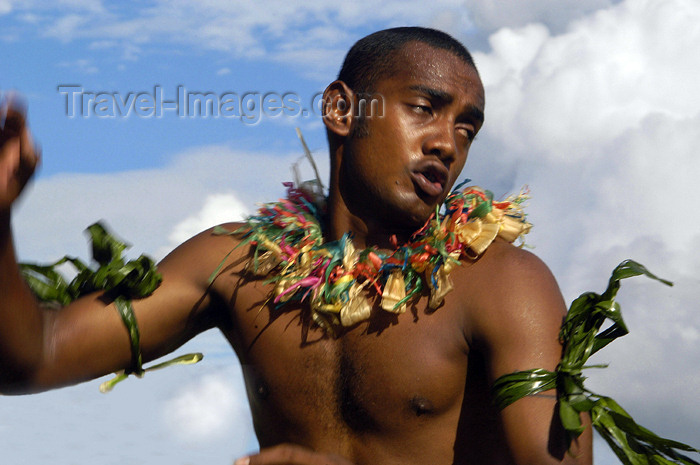 fiji28: Denarau Island, Viti Levu, Fiji: Male Dancer - photo by B.Cain - (c) Travel-Images.com - Stock Photography agency - Image Bank