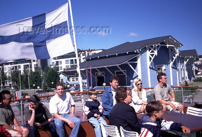 fin77: Finland - Kuopio (Ita-Suomen Laani): on the harbour - Finnish flag (photo by F.Rigaud) - (c) Travel-Images.com - Stock Photography agency - Image Bank