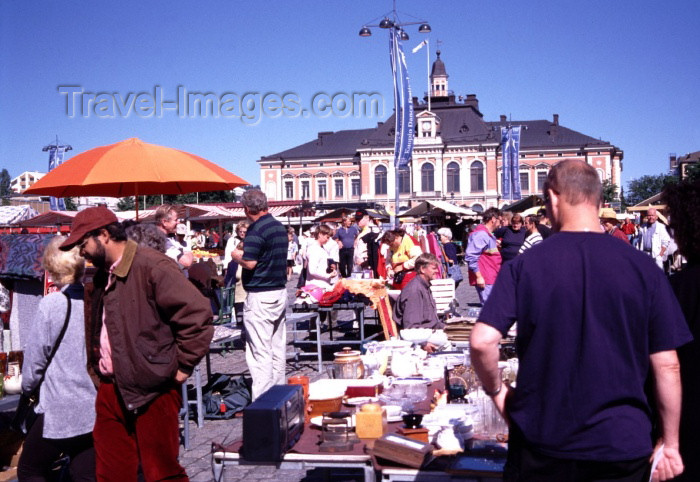 fin78: Finland - Kuopio  (Ita-Suomen Laani): market and city hall (photo by F.Rigaud) - (c) Travel-Images.com - Stock Photography agency - Image Bank