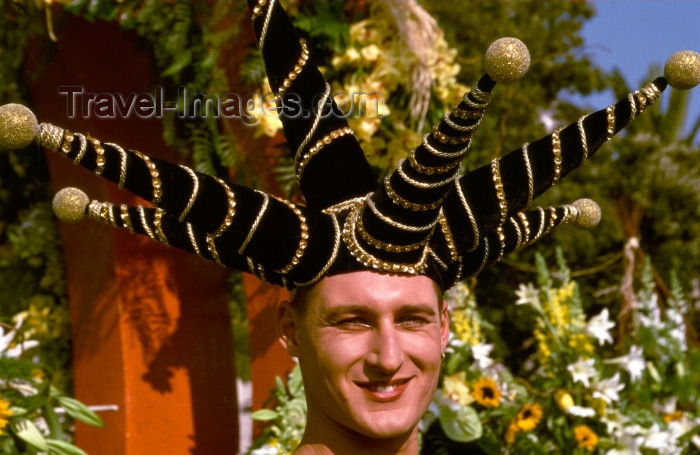france123: France - Nice (Alpes Maritimes): carnival parade - exotic hat (photo by F.Rigaud) - (c) Travel-Images.com - Stock Photography agency - Image Bank