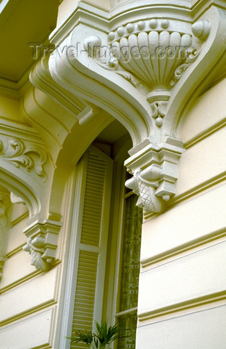france213: France - Nice: detail - balcony detail - ornamental bracket - modillion - architecture (photo by F.Rigaud) - (c) Travel-Images.com - Stock Photography agency - Image Bank