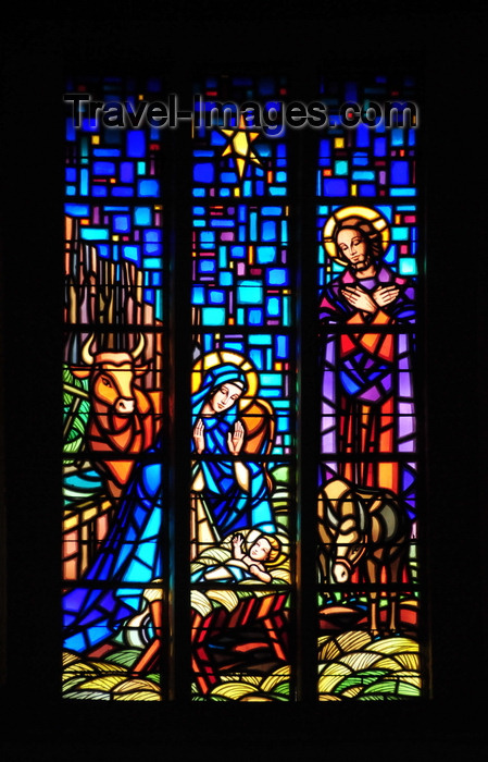 gabon29: Libreville, Estuaire Province, Gabon: Saint Mary's cathedral - stained glass - baby Jesus, Mary and Joseph - nativity scene - photo by M.Torres - (c) Travel-Images.com - Stock Photography agency - Image Bank