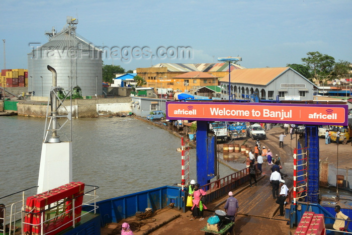 gambia22: Banjul, The Gambia: ferry terminal seen from the ferry - Welcome to Banjul sign - photo by M.Torres - (c) Travel-Images.com - Stock Photography agency - Image Bank