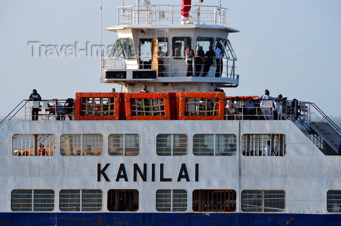 gambia75: Barra, The Gambia: detail of the ferryboat from Banjul - the Kanilai bridge and upper deck - photo by M.Torres - (c) Travel-Images.com - Stock Photography agency - Image Bank