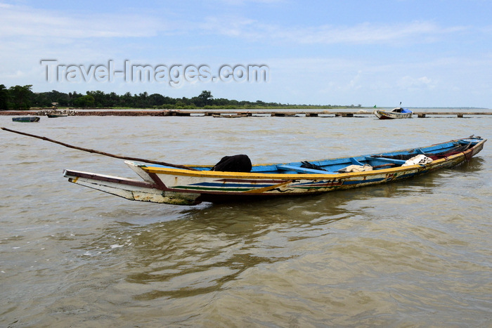 gambia91: Albreda, Gambia: fishermen's canoe on the River Gambia - photo by M.Torres  - (c) Travel-Images.com - Stock Photography agency - Image Bank