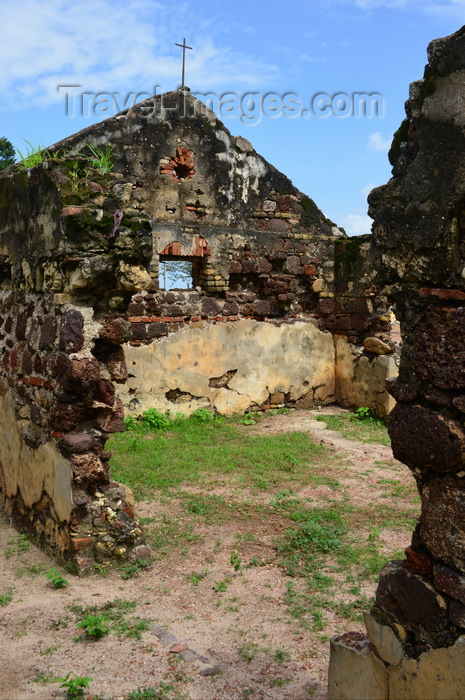 gambia92: Albreda, Gambia: ruins of the Portuguese chapel - built in the 15th-century, one of the oldest buildings in West Africa - UNESCO world heritage site - photo by M.Torres - (c) Travel-Images.com - Stock Photography agency - Image Bank