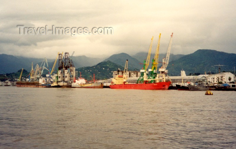 georgia44: Georgia - Batumi: Black sea - the harbour and the mountains (navy patrol boat on the right) - Black Sea - photo by M.Torres - (c) Travel-Images.com - Stock Photography agency - Image Bank