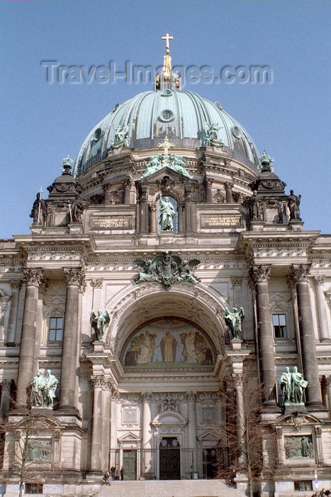 germany190: Berlin, Germany / Deutschland:  Dom zu Berlin / the Cathedral - dome - Dom zu Berlin - Museum Island - Mitte borough - photo by M.Bergsma - (c) Travel-Images.com - Stock Photography agency - Image Bank