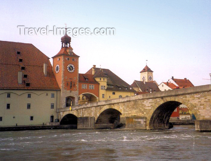 germany23: Germany - Bavaria - Regensburg: stone bridge over the Danube and the Schuldturm tower - Old town - UNESCO world heritage site / Steinerne Brücke und Schuldturm - photo by M.Torres - (c) Travel-Images.com - Stock Photography agency - Image Bank