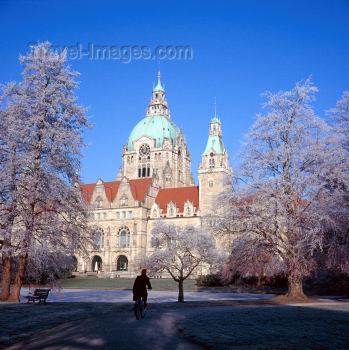 germany370: Hannover, Lower Saxony, Germany: New City Hall / Neues Rathau, Trammplatz and Maschpark in winter - snow - photo by A.Harries - (c) Travel-Images.com - Stock Photography agency - Image Bank