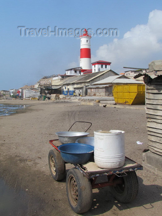 ghana3: Accra, Ghana: the light house Jamesfort Light - cart on the beach - Jamestown district - photo by G.Frysinger - (c) Travel-Images.com - Stock Photography agency - Image Bank
