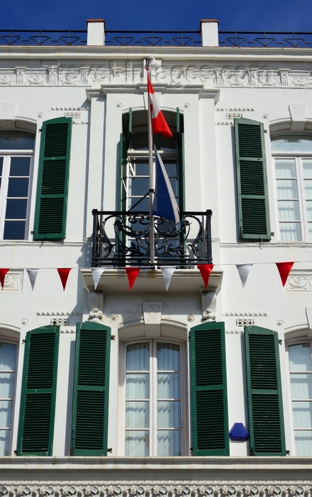 gibraltar70: Gibraltar: balcony with Swiss flag on Main Street - Turicum Bank - photo by M.Torres - (c) Travel-Images.com - Stock Photography agency - Image Bank