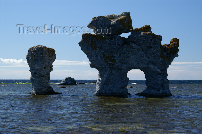 gotland55: Fårö island, Gotland, Sweden - Lauterhorn - Gamle Hamn: 'Raukar' rock formations - natural arch - photo by A.Ferrari - (c) Travel-Images.com - Stock Photography agency - Image Bank