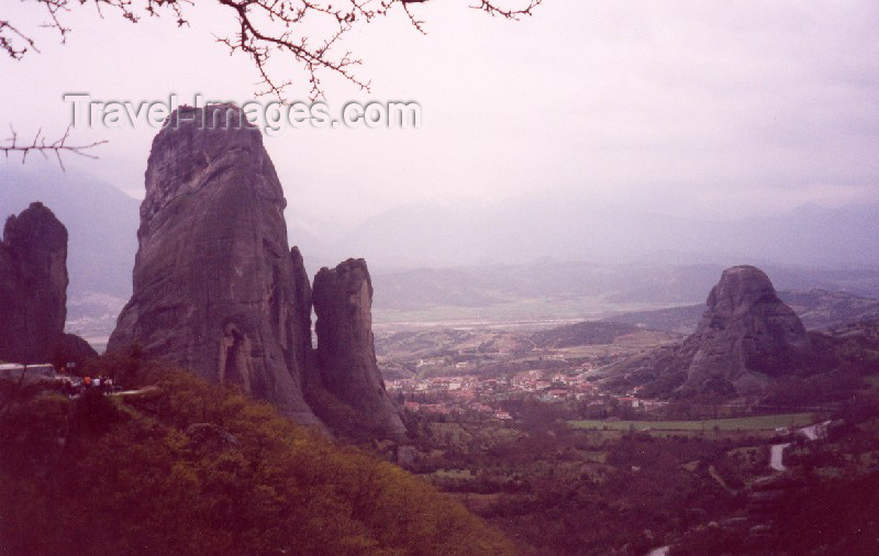 greece119: Greece - Meteora (Thessalia): silent giants (photo by Miguel Torres) - (c) Travel-Images.com - Stock Photography agency - Image Bank
