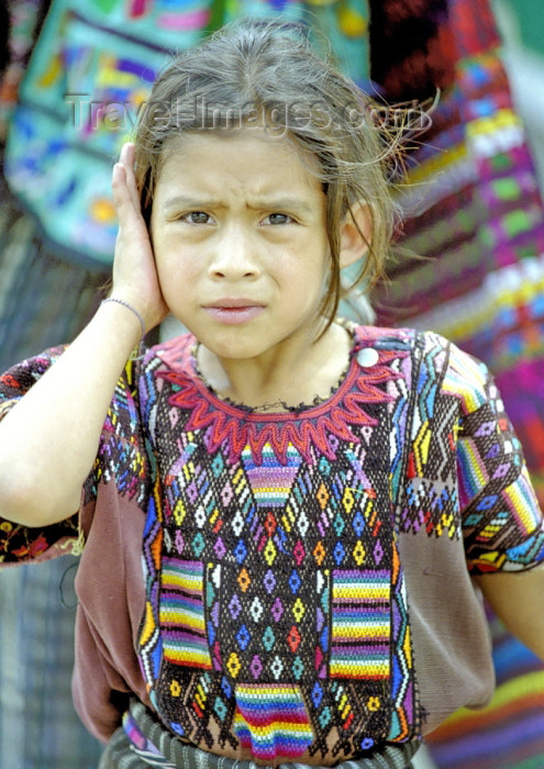 guatemala37: Guatemala - Lago de Atitlán: girl crying (photo by A.Walkinshaw) - (c) Travel-Images.com - Stock Photography agency - Image Bank