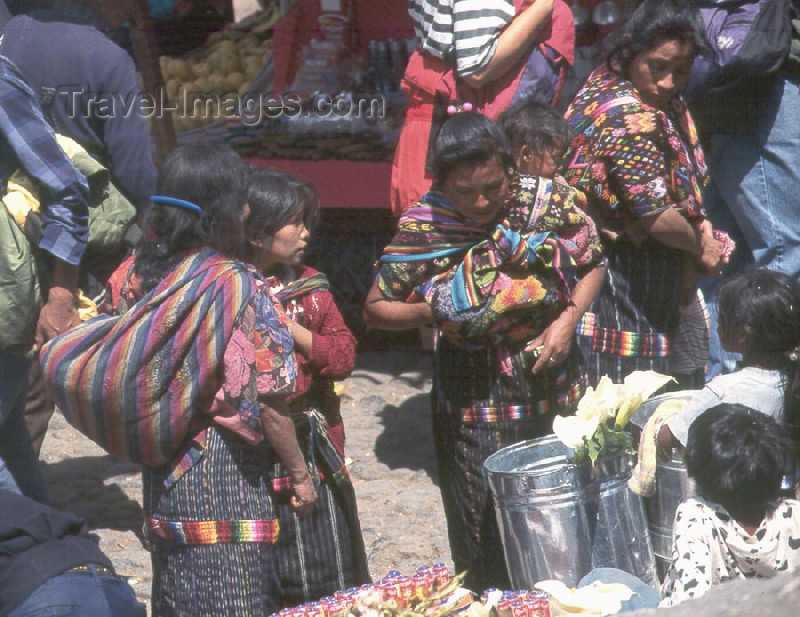 guatemala9: Guatemala - market transaction  Solola market - this town is on the shores of Lake Atitlan (photographer: Mona Sturges) - (c) Travel-Images.com - Stock Photography agency - Image Bank