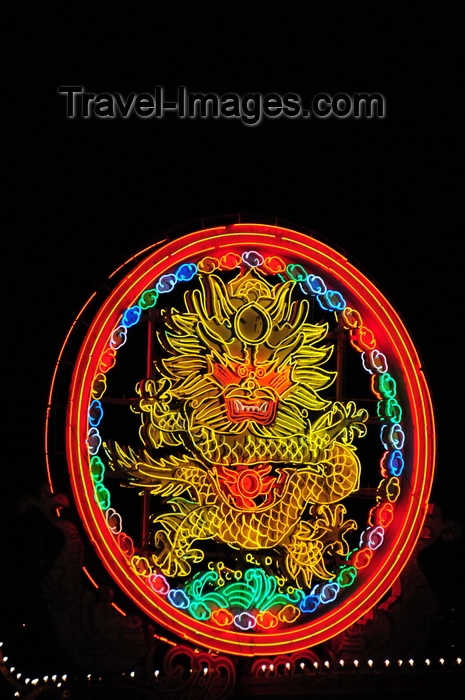 hong-kong15: Hong Kong: Jumbo Floating Restaurant - neon dragon - Aberdeen Harbour - photo by M.Torres - (c) Travel-Images.com - Stock Photography agency - Image Bank