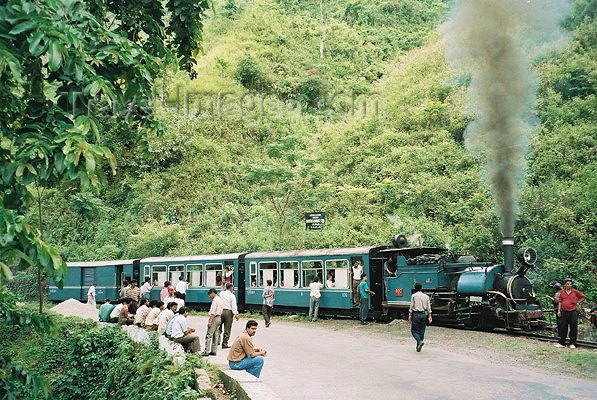 india177: India - Darjeeling (West Bengal): train - Narrow gauge railroad to Sikkim - Unesco world heritage site - photo by J.Kaman - (c) Travel-Images.com - Stock Photography agency - Image Bank