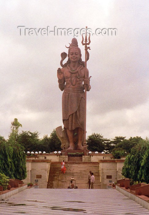 india18: India - Uttar Pradesh state: Road side god - statue of Shiva (photo by Miguel Torres) - (c) Travel-Images.com - Stock Photography agency - Image Bank
